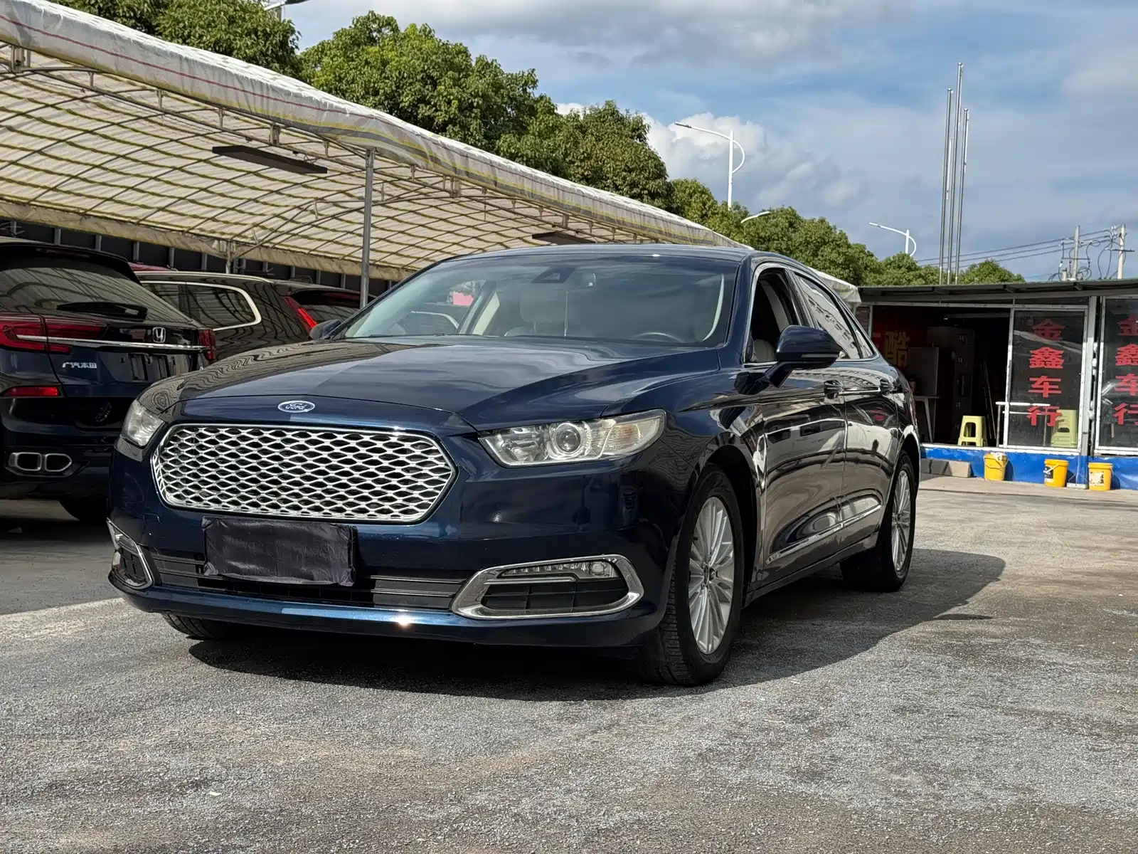 Фото 1 - Ford Taurus