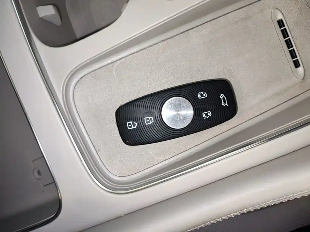 Roewe iMAX8 EV 2024 2025 1.5T DMH Land Luxury Edition