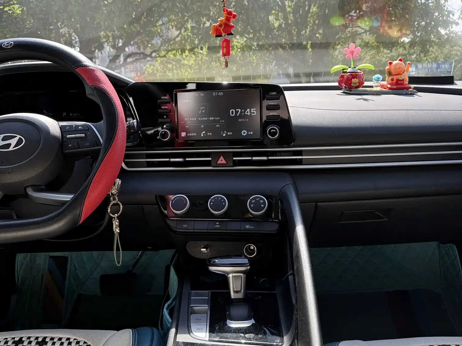 Photo 11 - Hyundai Elantra