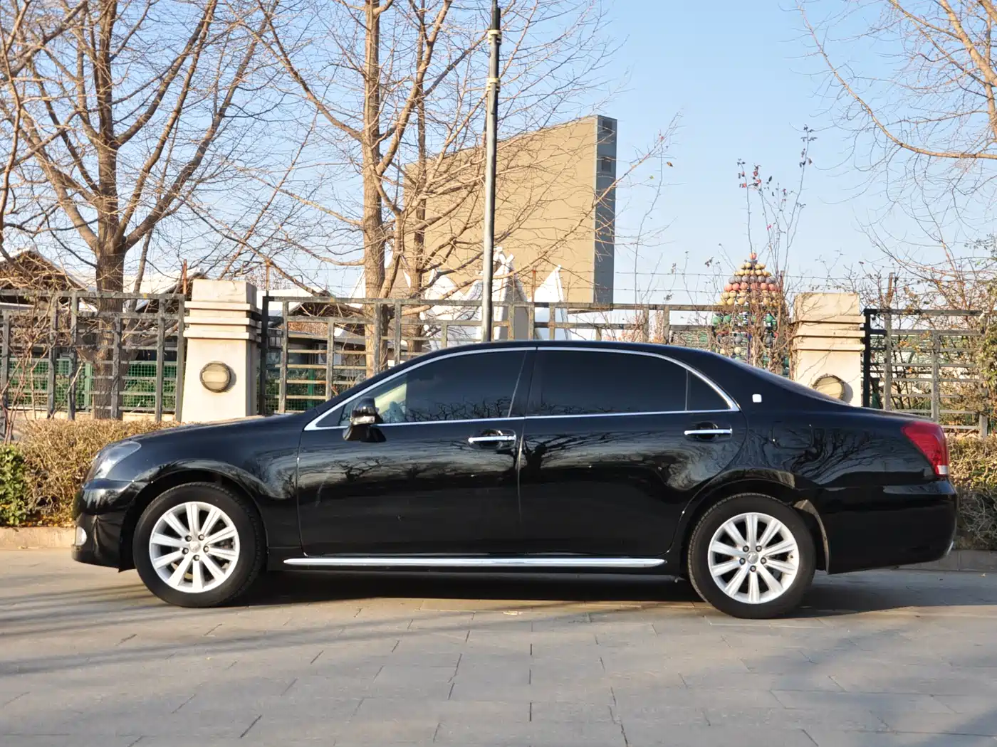 Toyota Crown 2011 2.5L Royal Leather Sunroof Special Edition фото 3