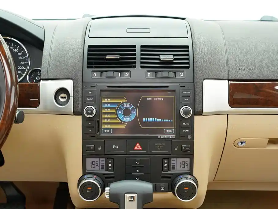 Volkswagen Touareg 2007 3.6L Luxury фото 20