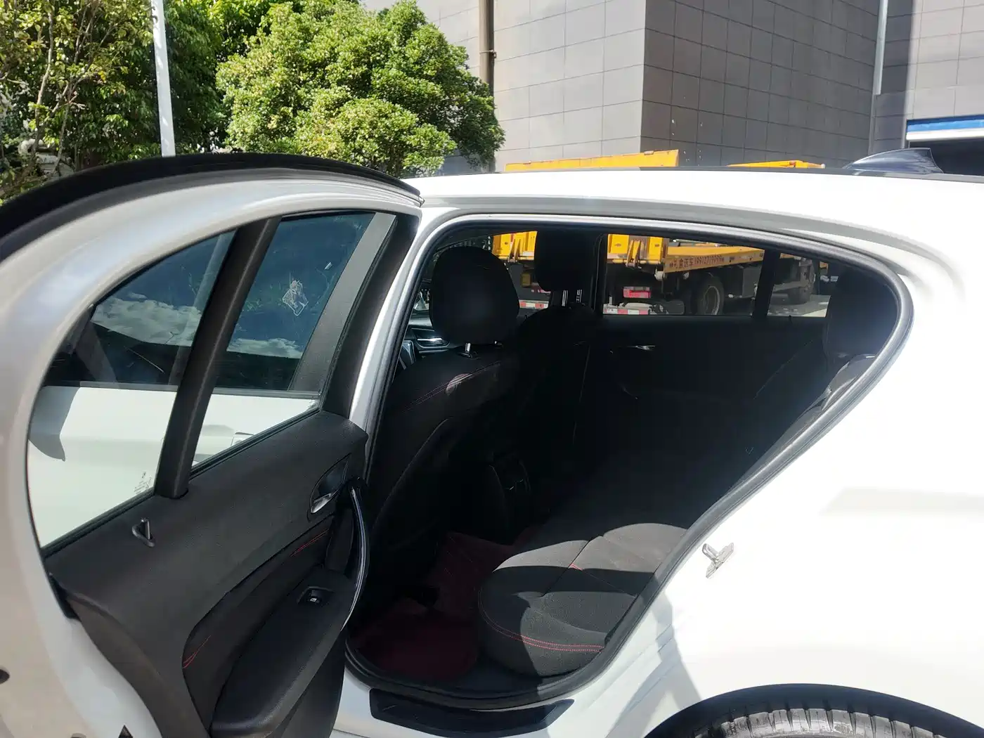 BMW 1 Series (Import) 2013 Facelift 118i Sport Model фото 12