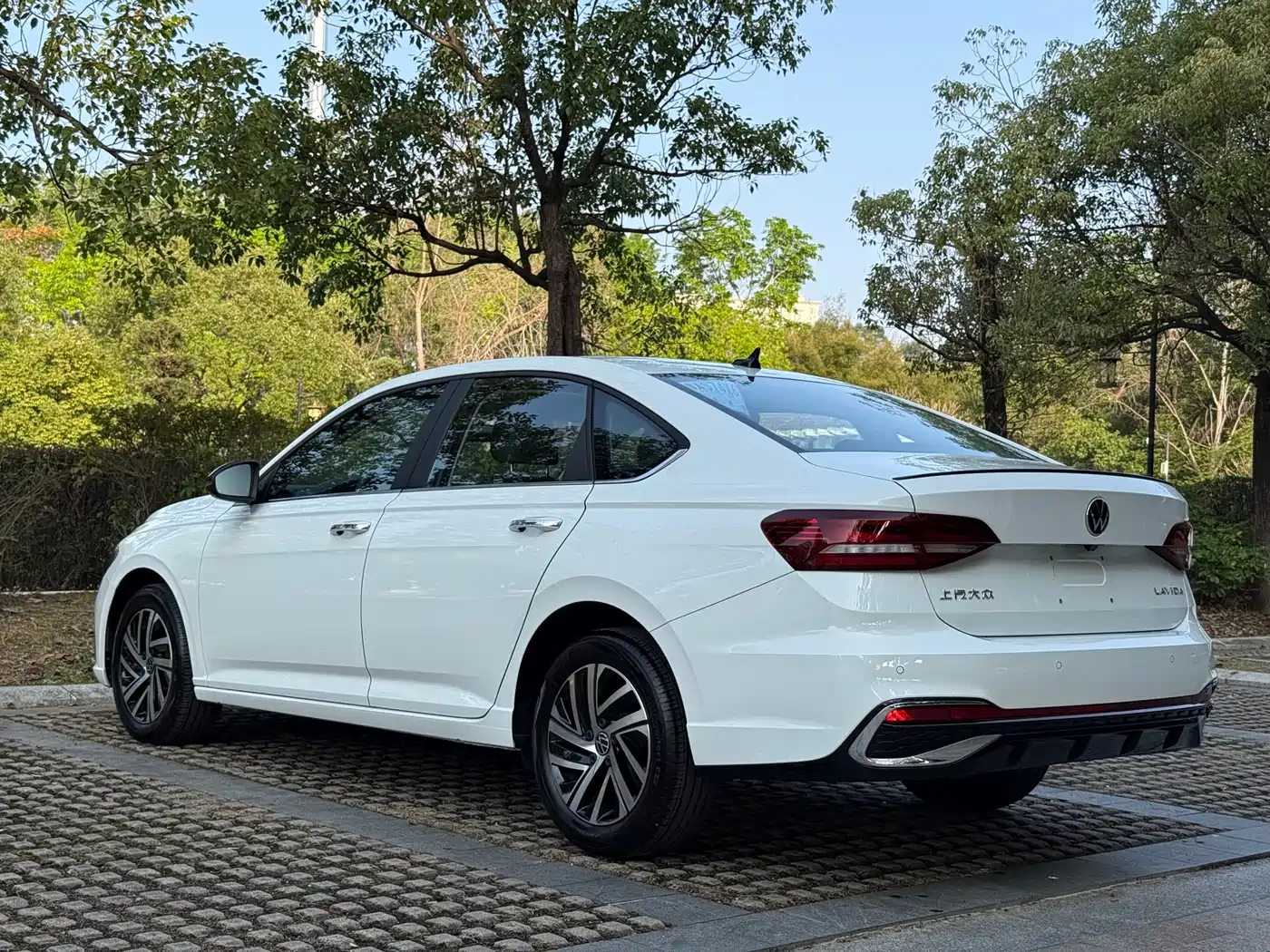 Volkswagen Lavida 2024 Model 300TSI DSG Starlight Leading Edition фото 10