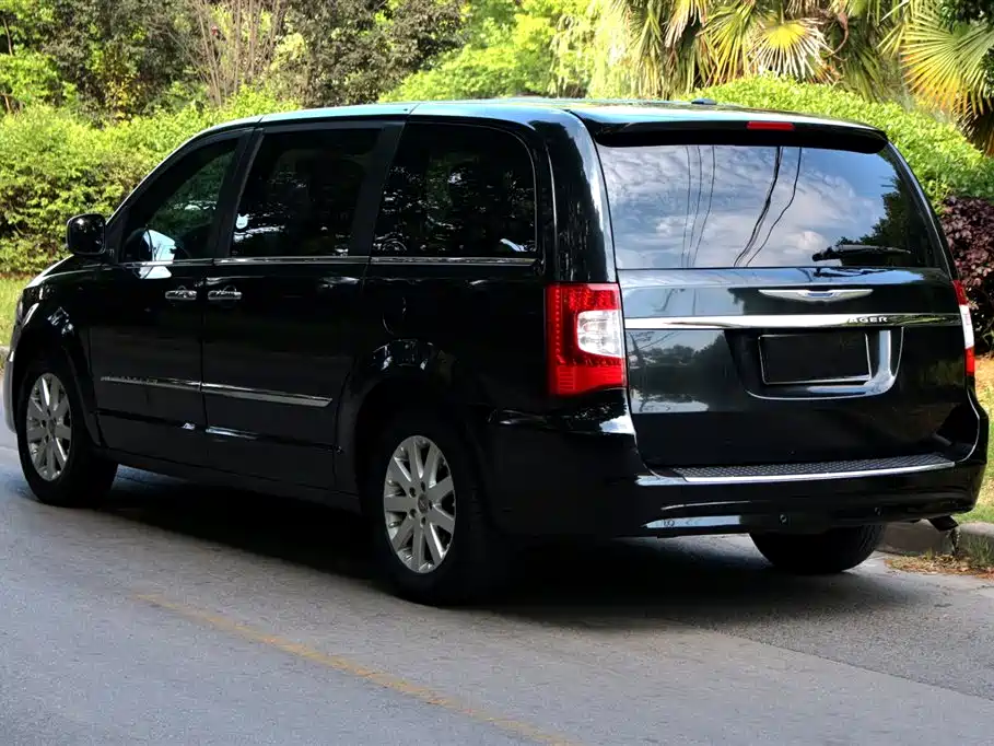 Chrysler Grand Voyager (Import) 2014 3.6L Comfort Edition фото 5