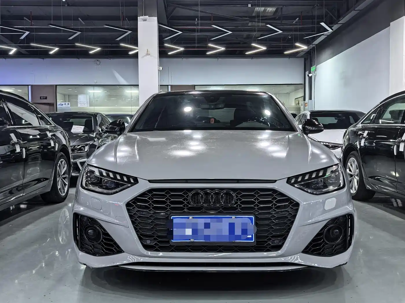 Фото 2 - Audi A4L