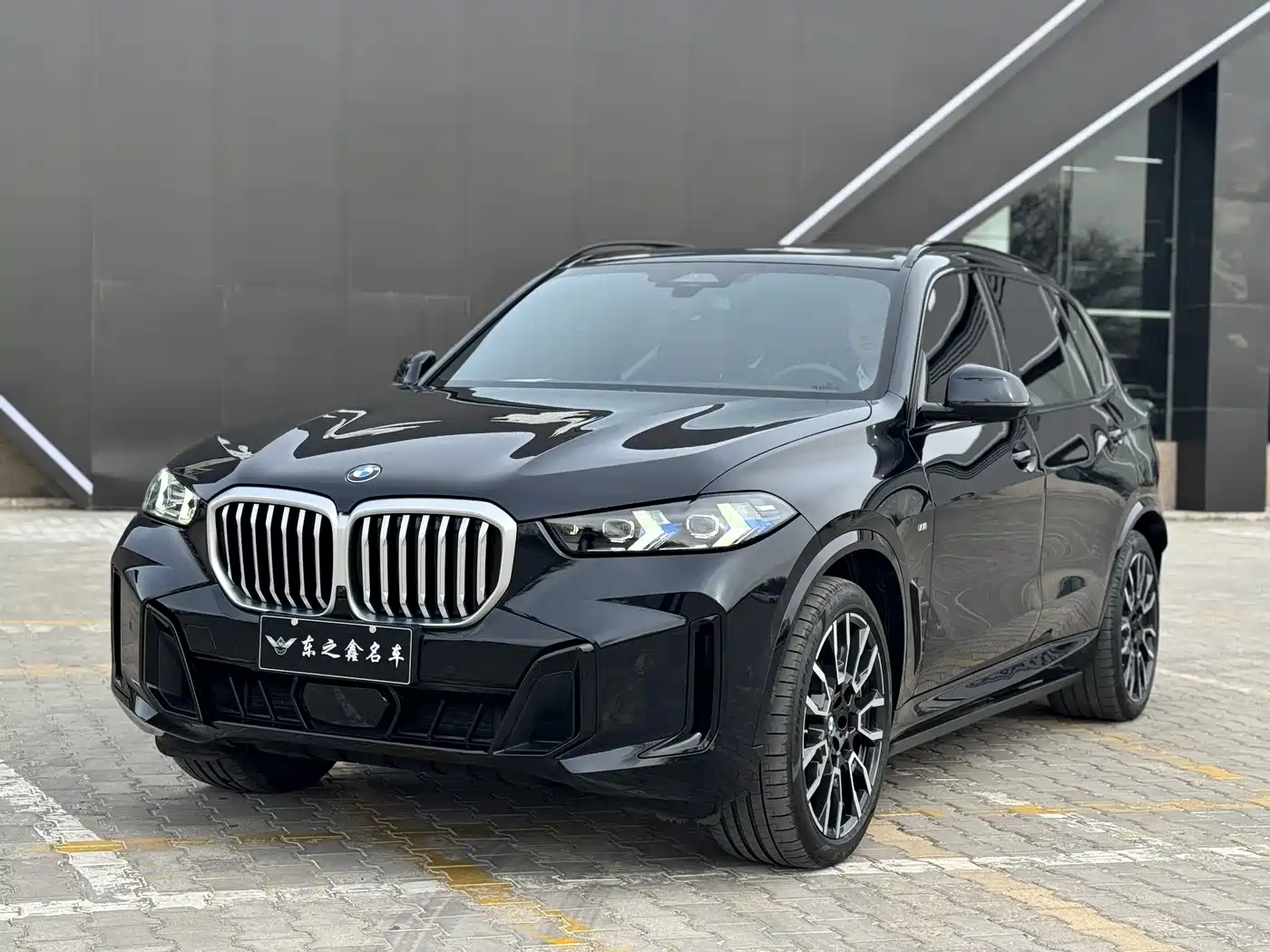 BMW X5 2023 xDrive 40Li M Sport Black Night Package фото 4