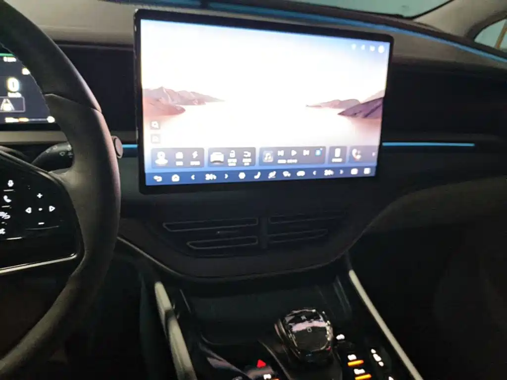 Denza D9 2023 2022 DM-i 970 AWD Flagship