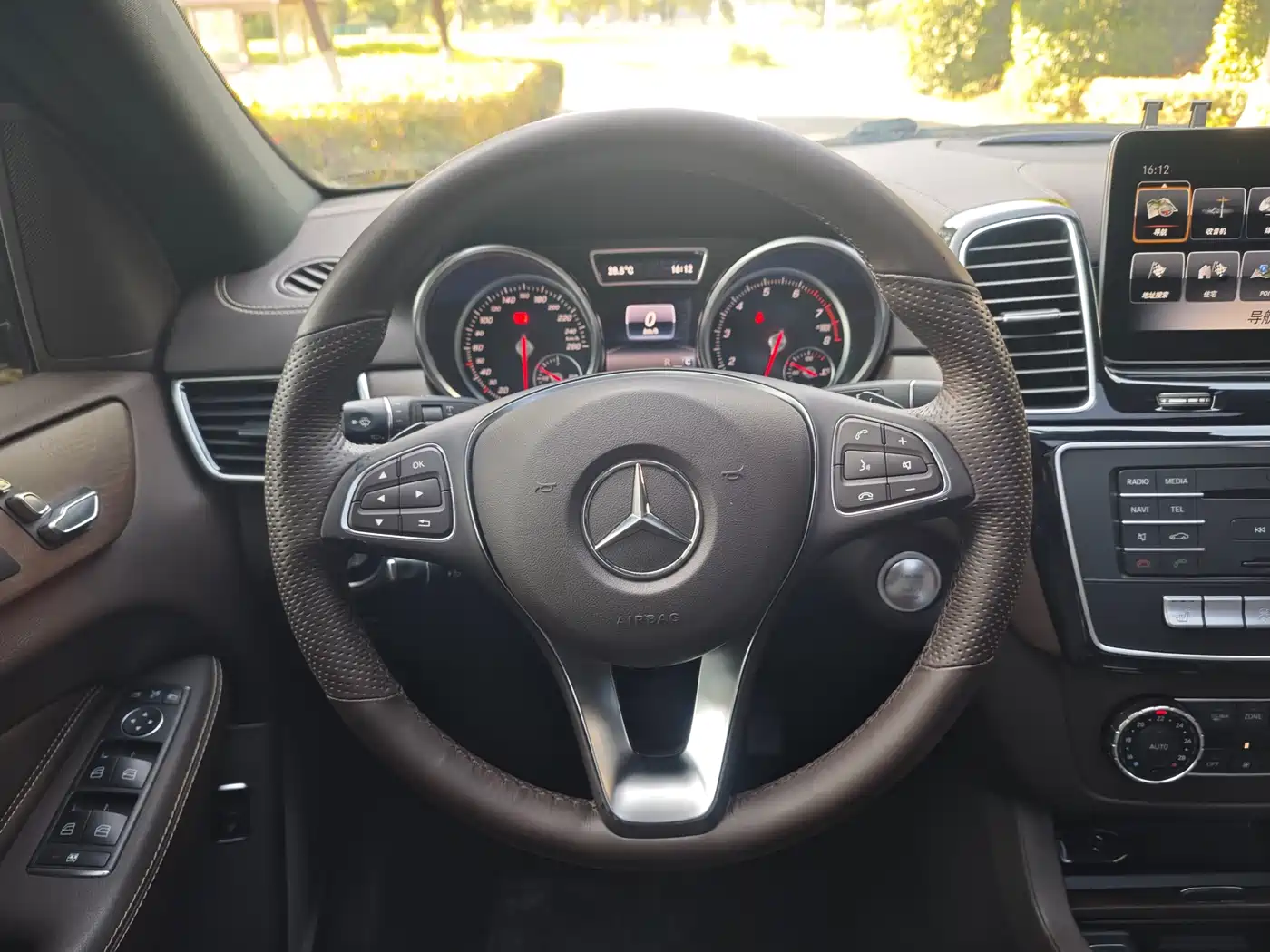 Mercedes-Benz GLE 2018 GLE 400 4MATIC Ultimate Edition фото 11