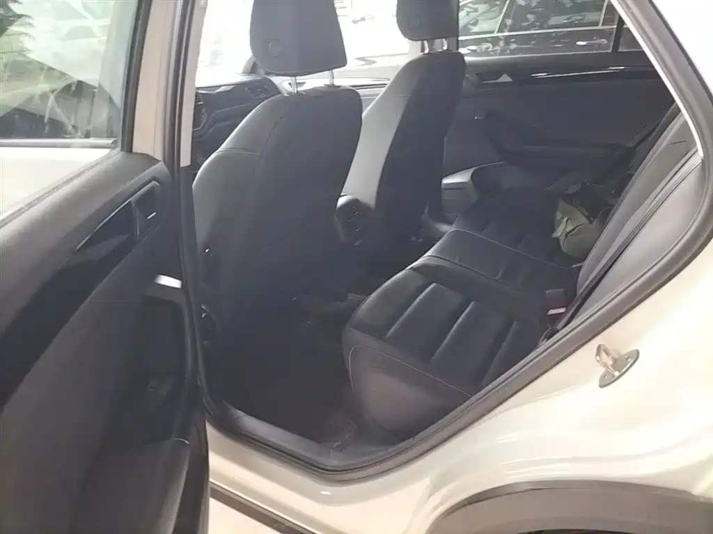 VOLKSWAGEN T-ROC EXPLORING SONGS