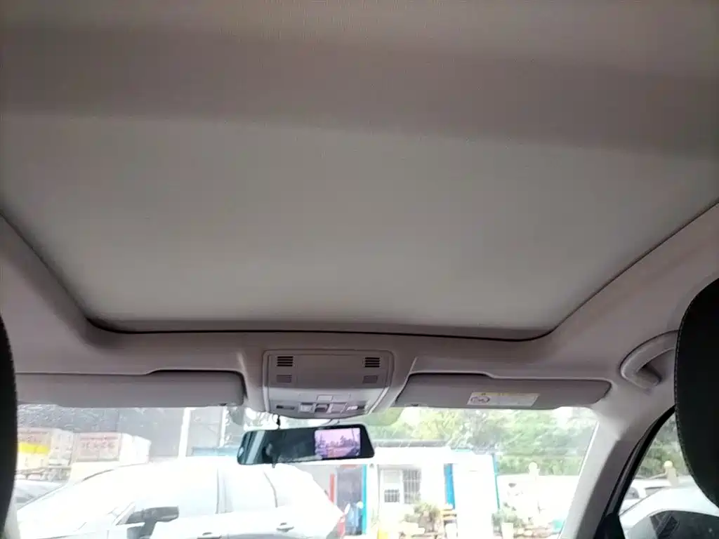 VOLKSWAGEN T-ROC EXPLORING SONGS