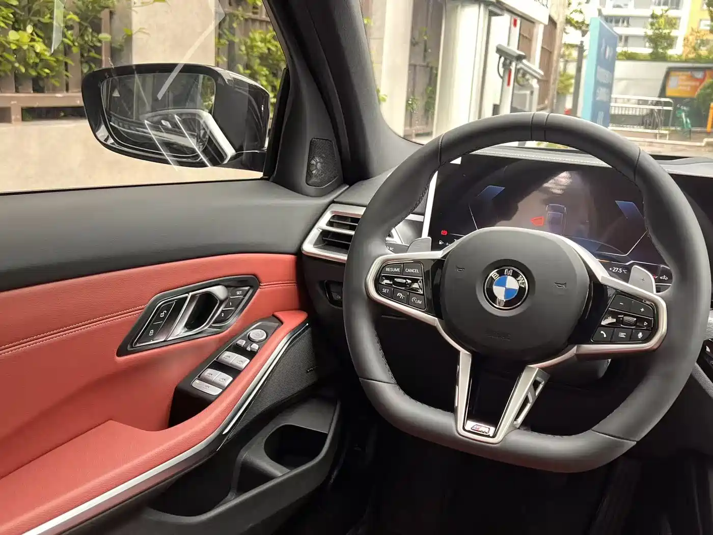 BMW 3 Series 2025 330i M Sport Night Edition фото 15