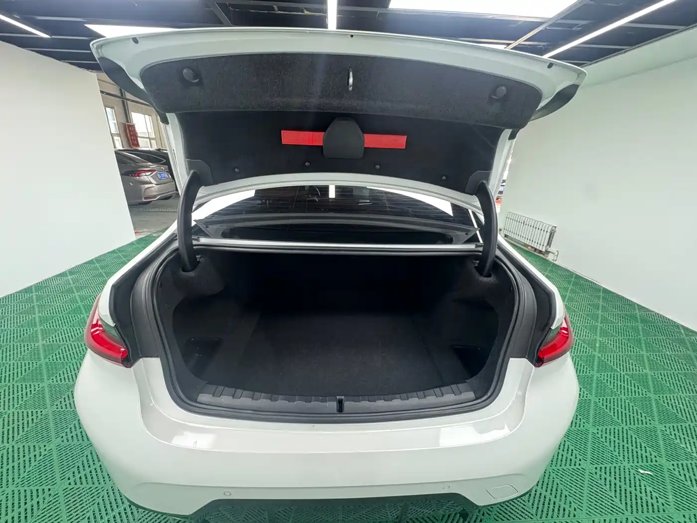 BMW 3 Series 2023 320Li M Sport Package фото 7