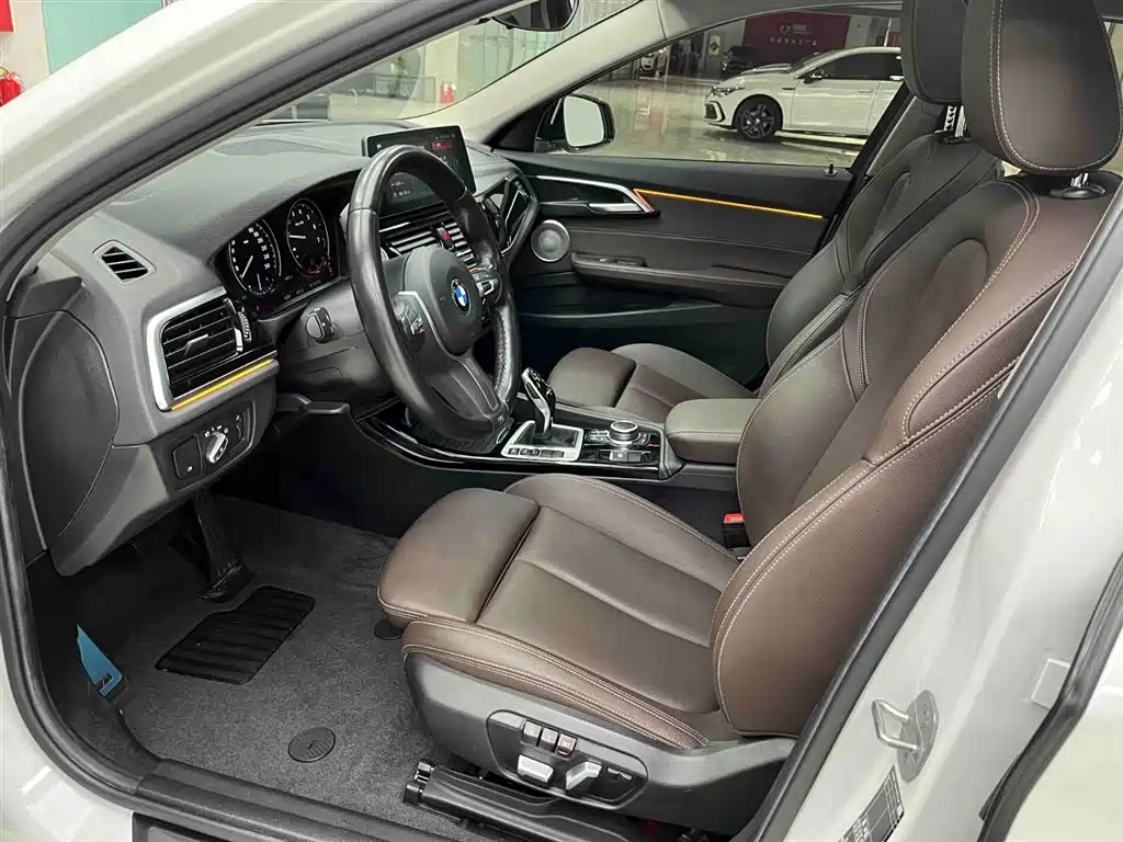 BMW 1-SERIES