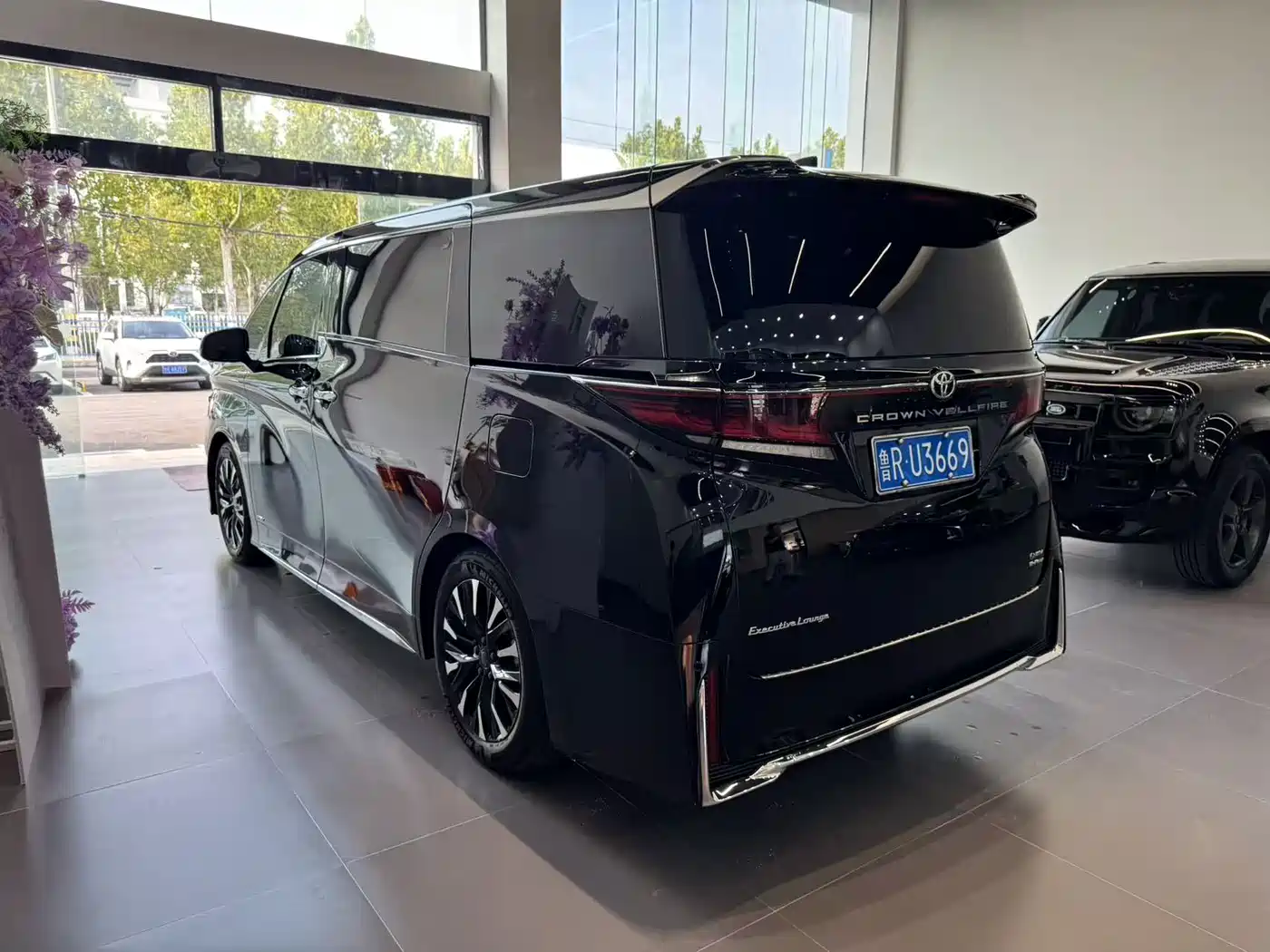 Toyota Vellfire 2024 Crown Hybrid 2.5L Premium Edition фото 6