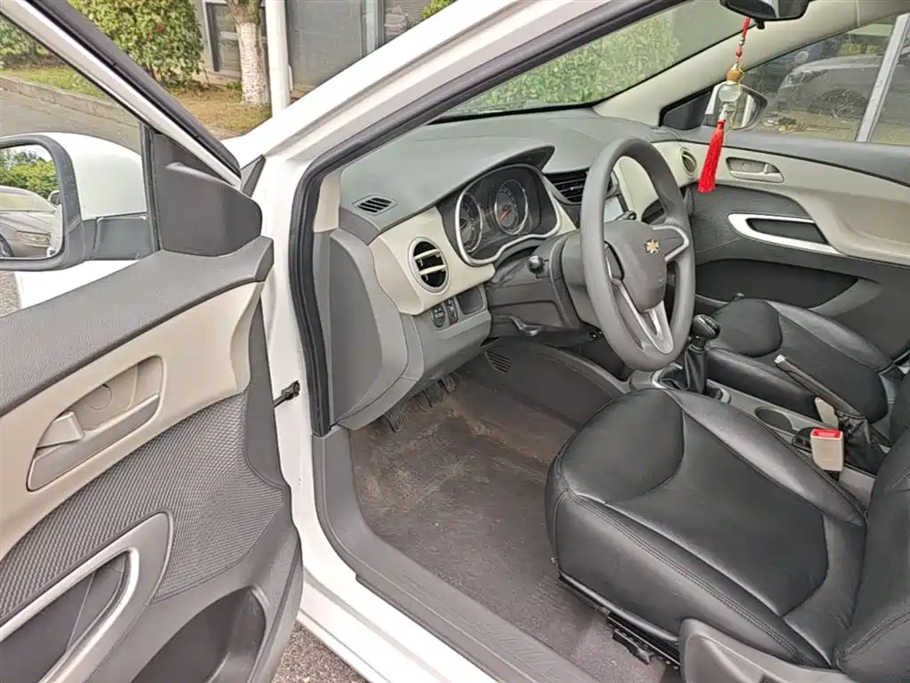 Chevrolet Sail 2015 Sail 3 1.5L Manual Ideal Sunroof Edition фото 16