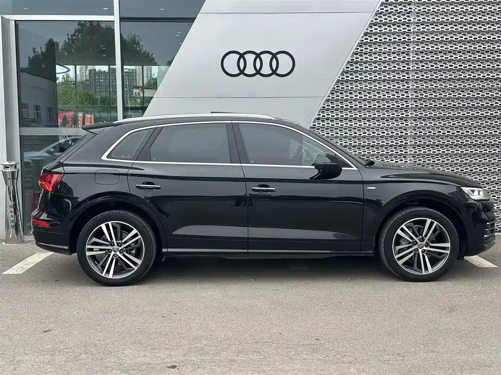 Audi Q5L 2020 Facelift 40 TFSI Honor Fashion фото 3