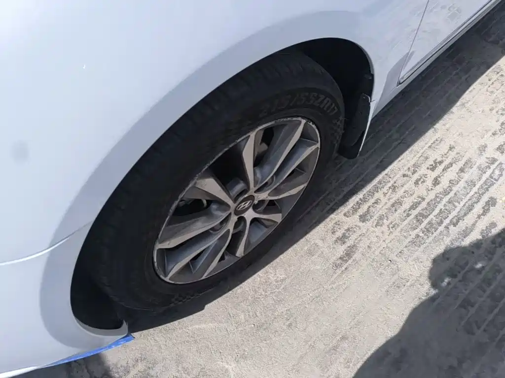 Фото 23 - Hyundai Sonata