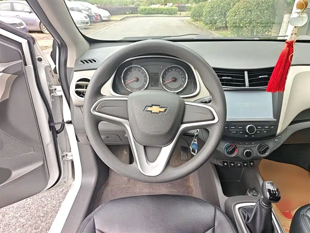 Chevrolet Sail 2015 Sail 3 1.5L Manual Ideal Sunroof Edition фото 11