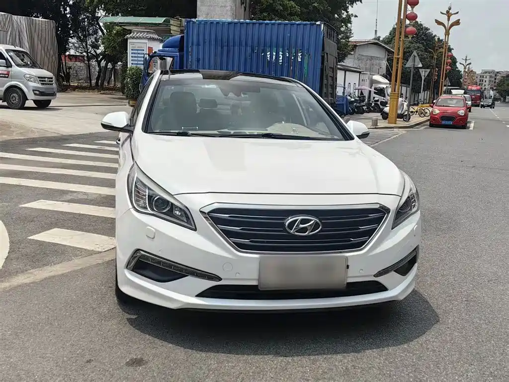 Hyundai Sonata 2015 1.6T DLX Premium фото 4