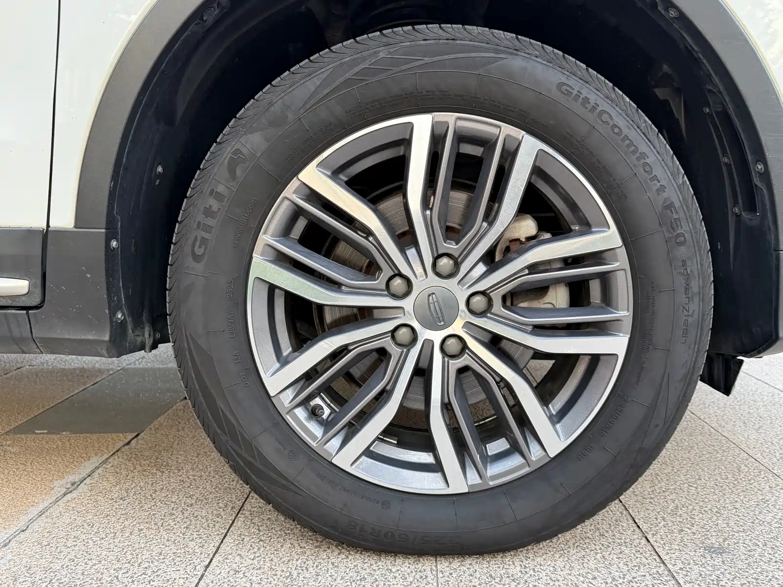 Photo 19 - Geely Atlas