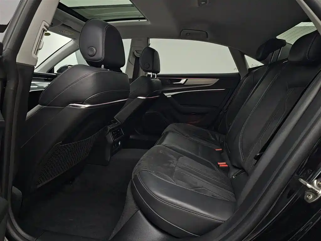 Audi A7L 2024 45TFSI S-line Dream Edition Crystal Package фото 12