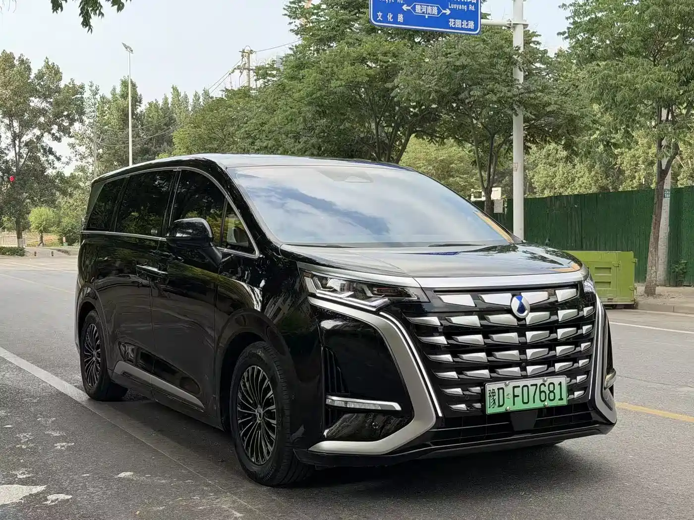 Denza D9 2022 DM-i 970 AWD Flagship фото 3