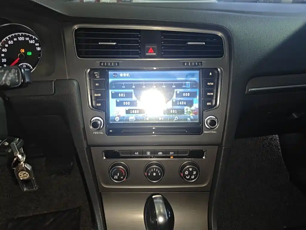 Volkswagen Golf 2015 1.6L Automatic Comfort фото 13