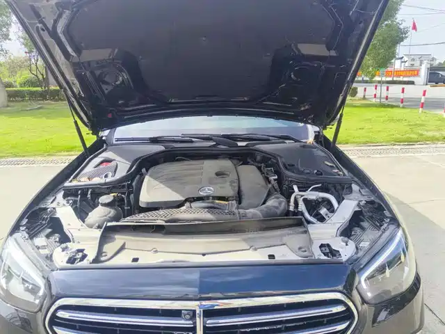Mercedes-Benz E-Class 2023 E 300 L Fashion — фото 3