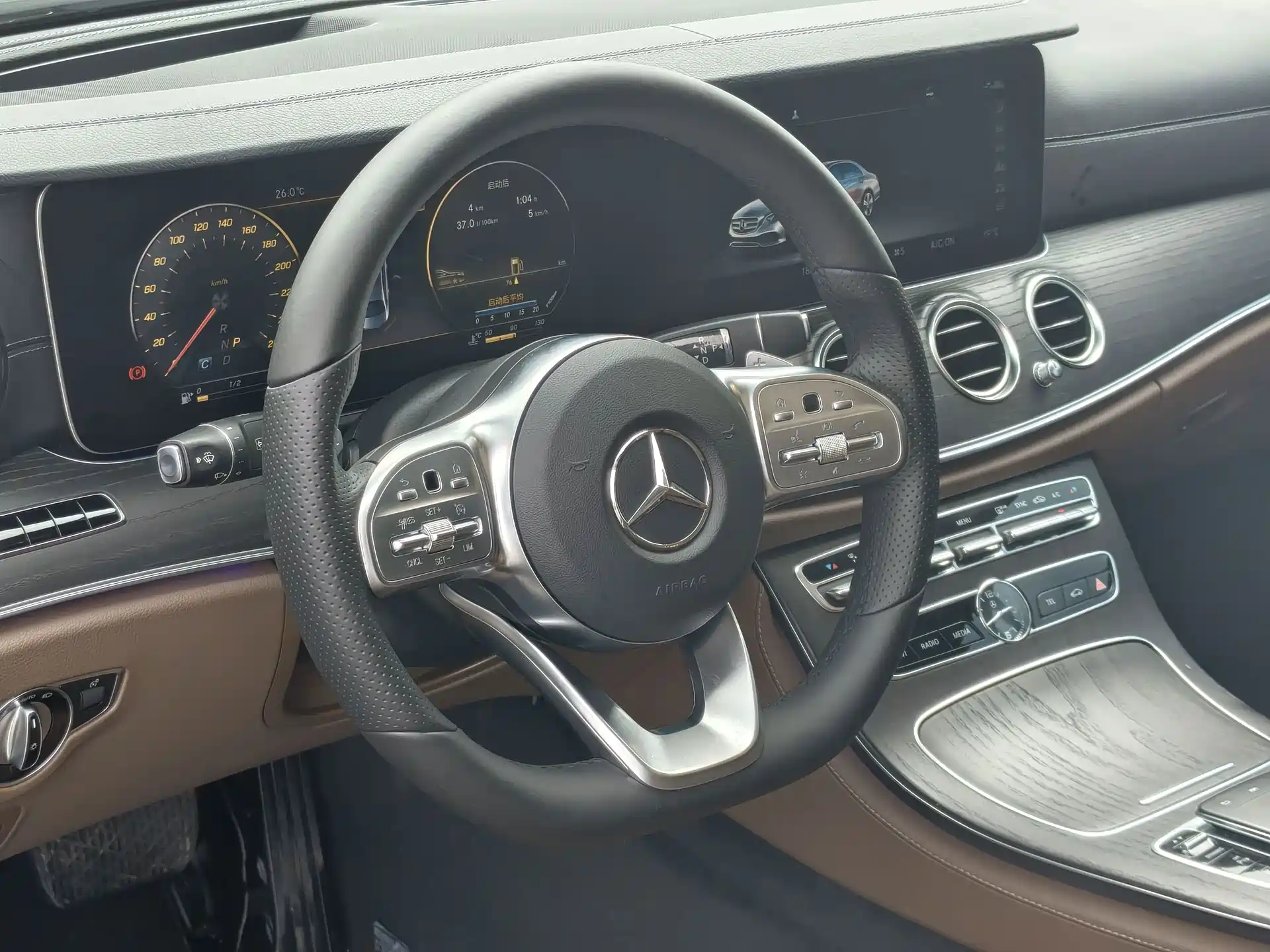 Фото 8 - Mercedes-Benz E-Class
