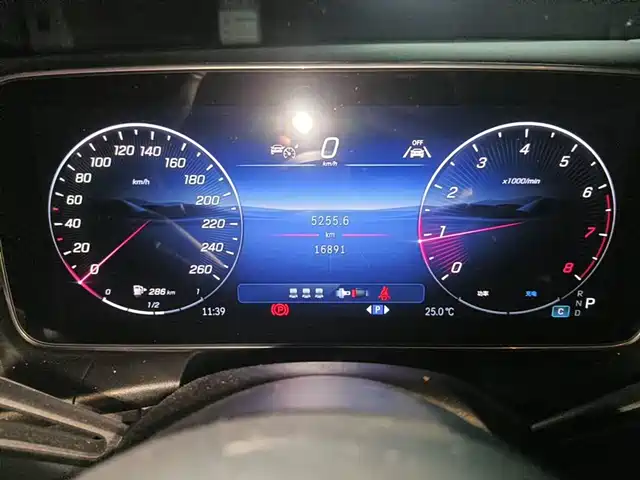Mercedes-Benz GLC 2025 Model Year GLC 260 L 4MATIC Luxury — фото 4
