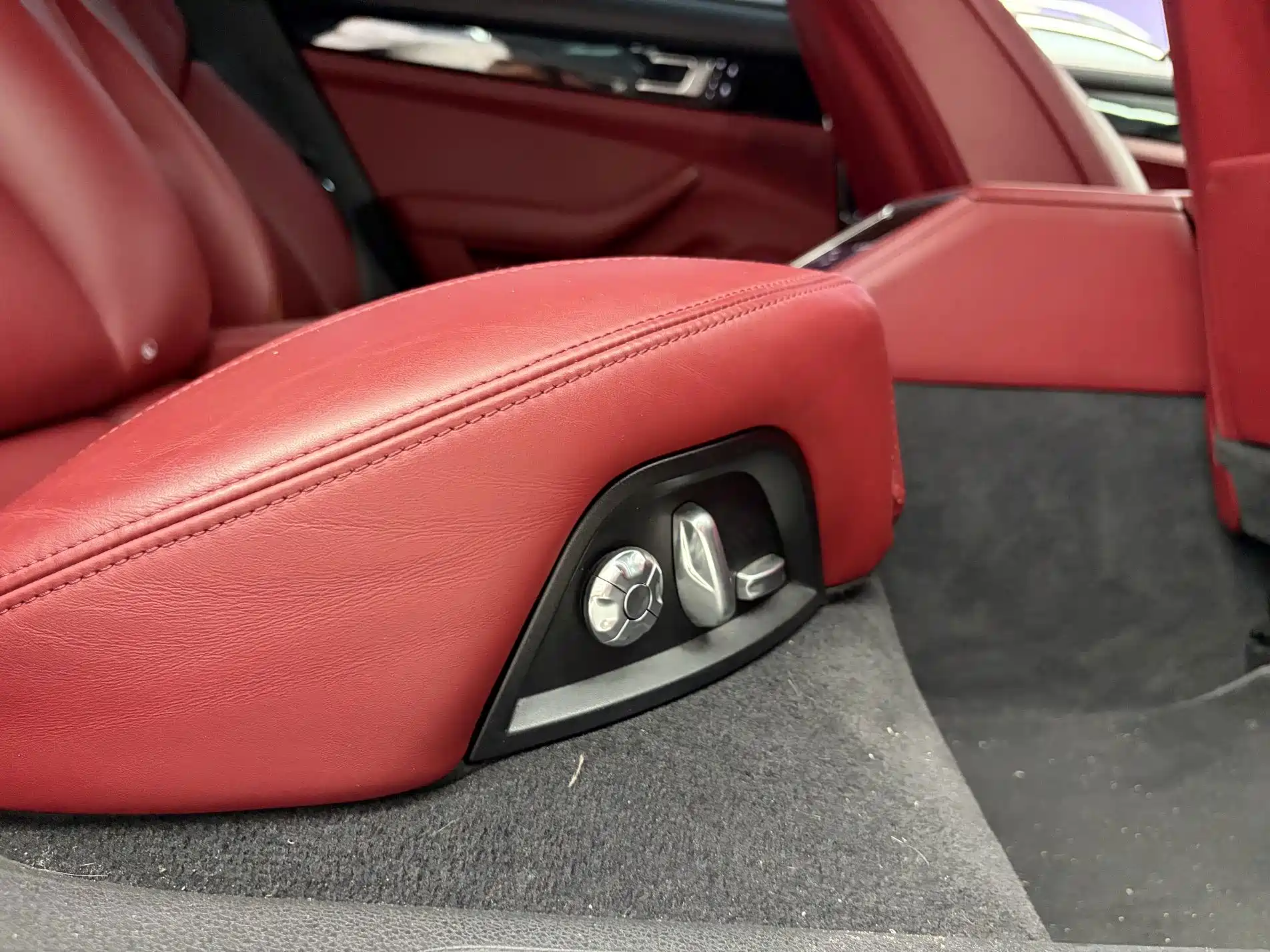Photo 18 - Porsche Panamera