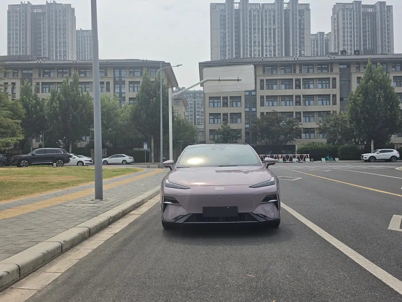 Фото 2 - Geely Galaxy Galaxy E8