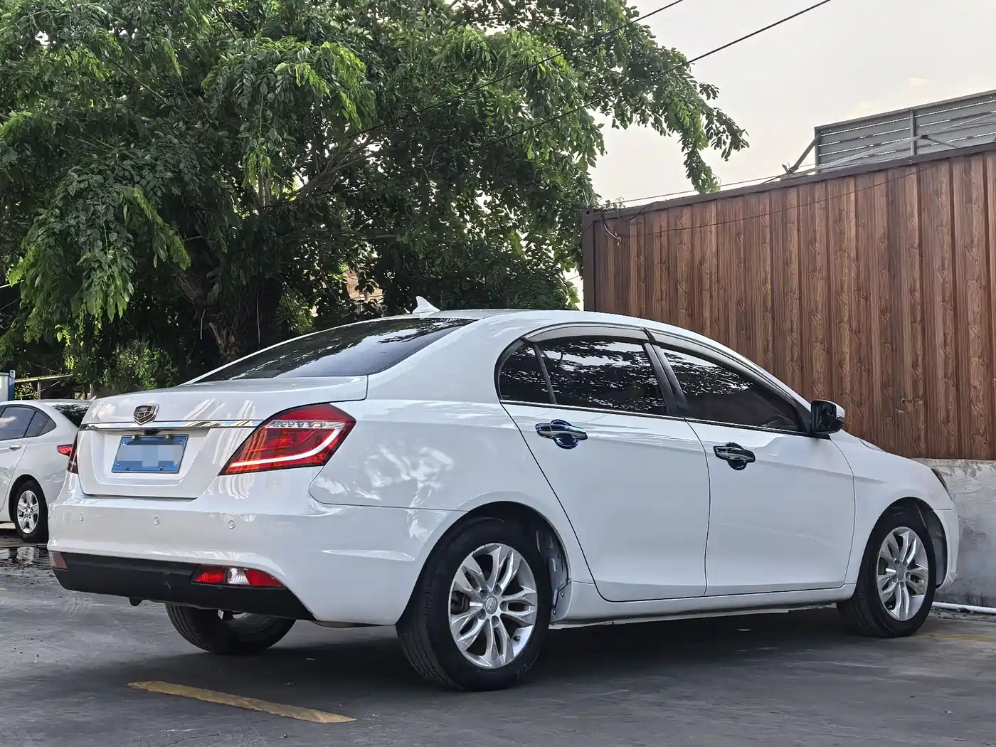 Geely Emgrand 2015 2015 Sedan 1.5L CVT Upward Edition