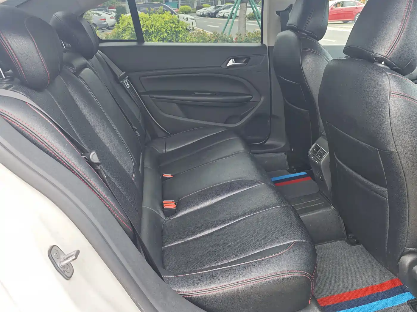 Peugeot 408 2016 1.6T Automatic Luxury Edition фото 12