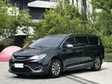 Фото 1 - Chrysler Pacifica PHEV