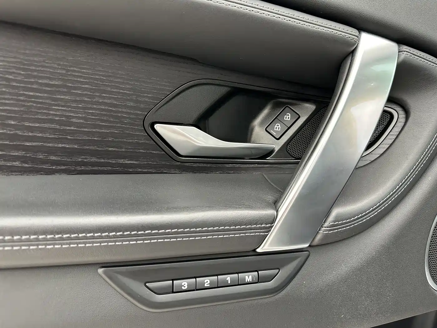 Land Rover Discovery Sport 2024 Luxury Custom Edition фото 26