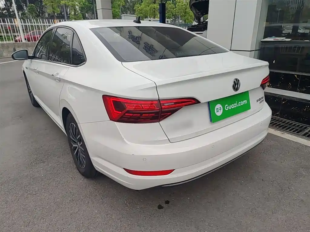 VOLKSWAGEN SAGITAR