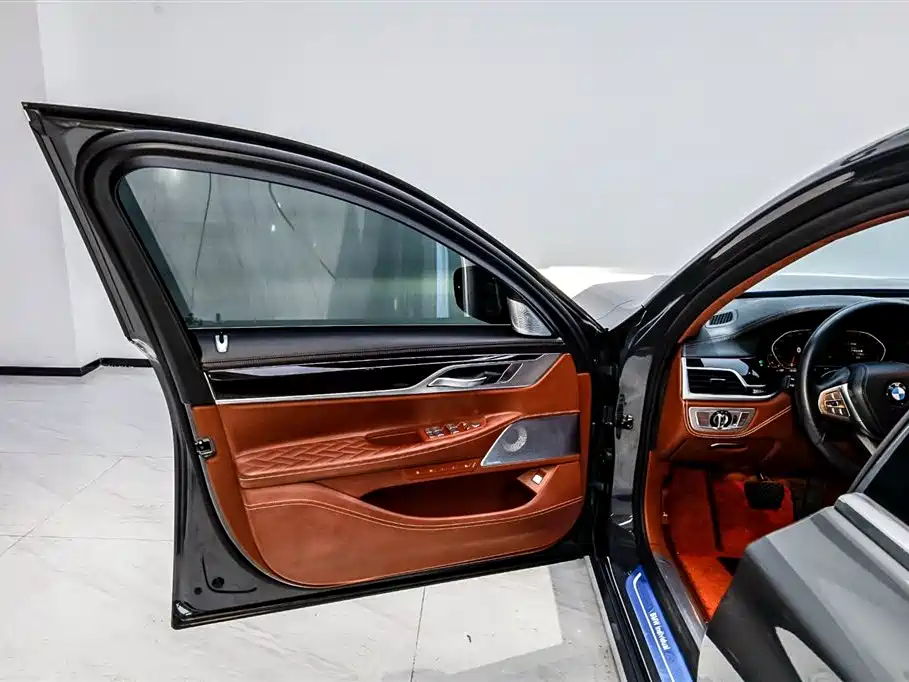BMW 7 Series 2019 Facelift 740Li xDrive Executive Luxury Package фото 8