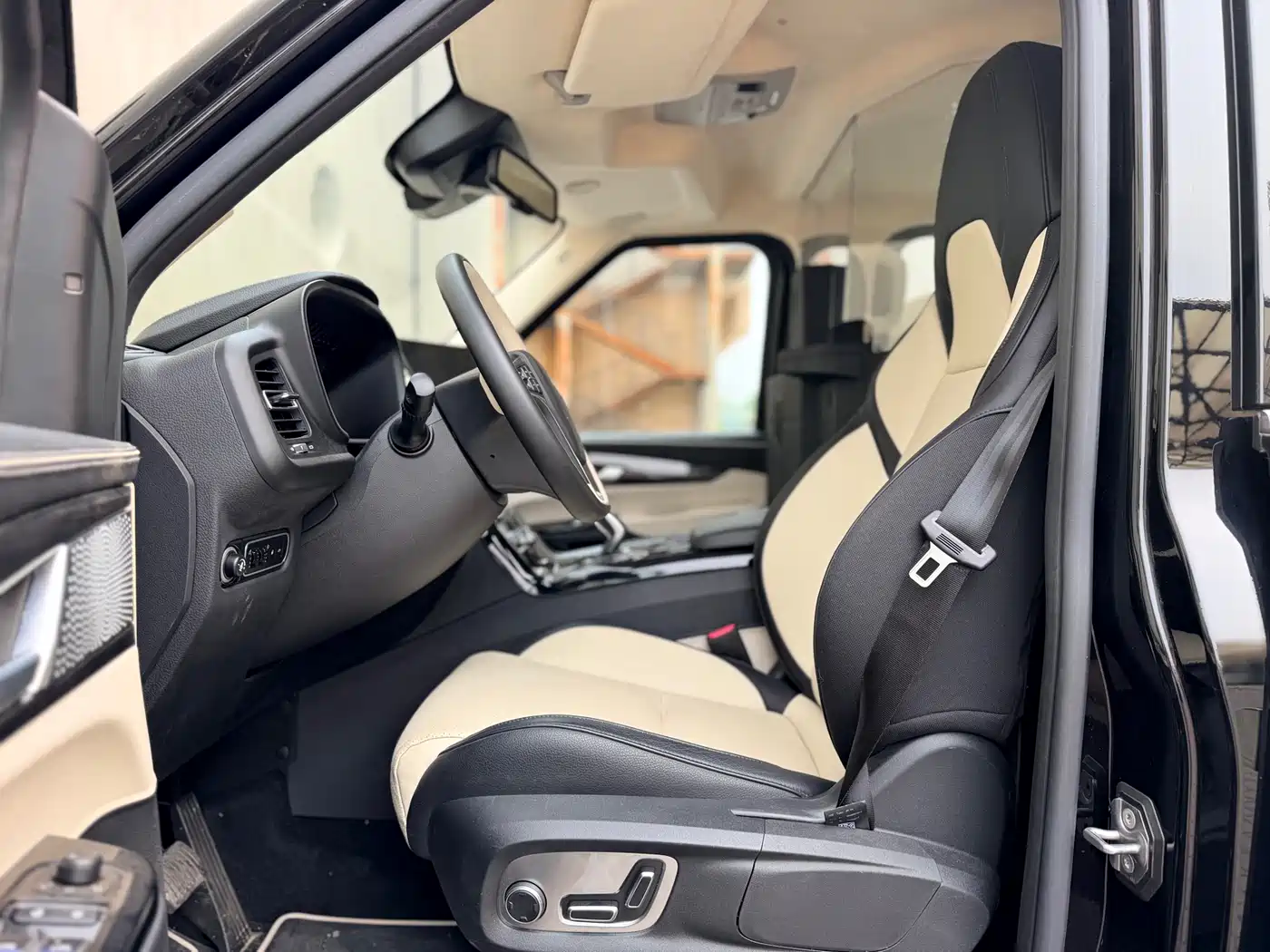 LEVC TX 2022 TX5 Extended Range Space Comfort Edition фото 13