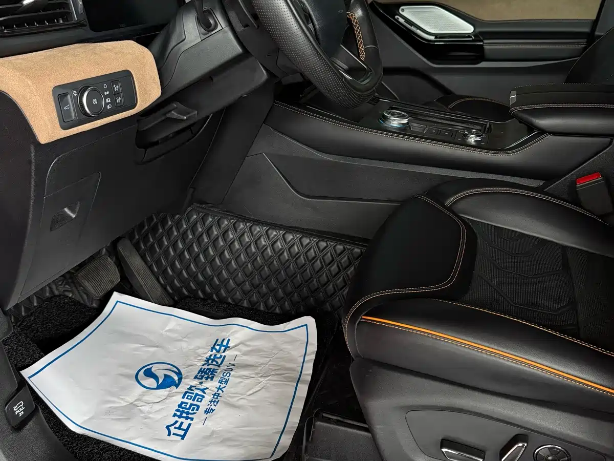 Photo 19 - Ford Explorer