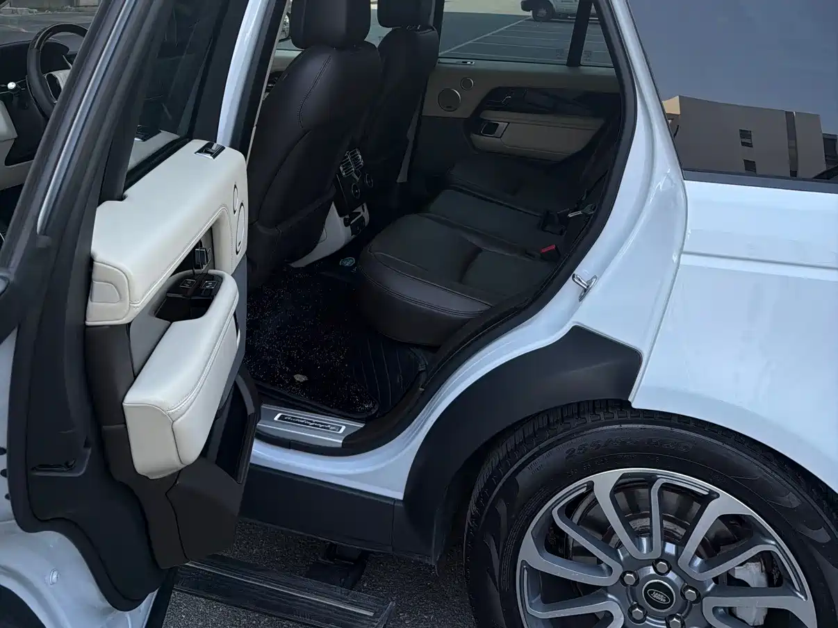 Land Rover Range Rover 2020 3.0 L6 Heritage Edition фото 11