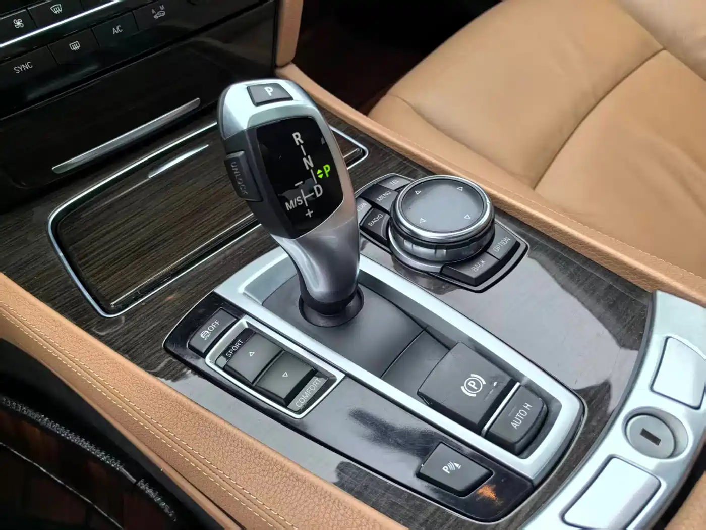 BMW 7 Series 2013 Model 730Li Leading фото 19