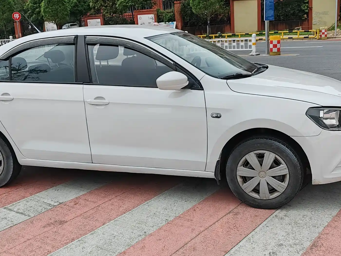 Volkswagen Jetta 2015 Value Edition 1.6L Manual Fashion фото 2