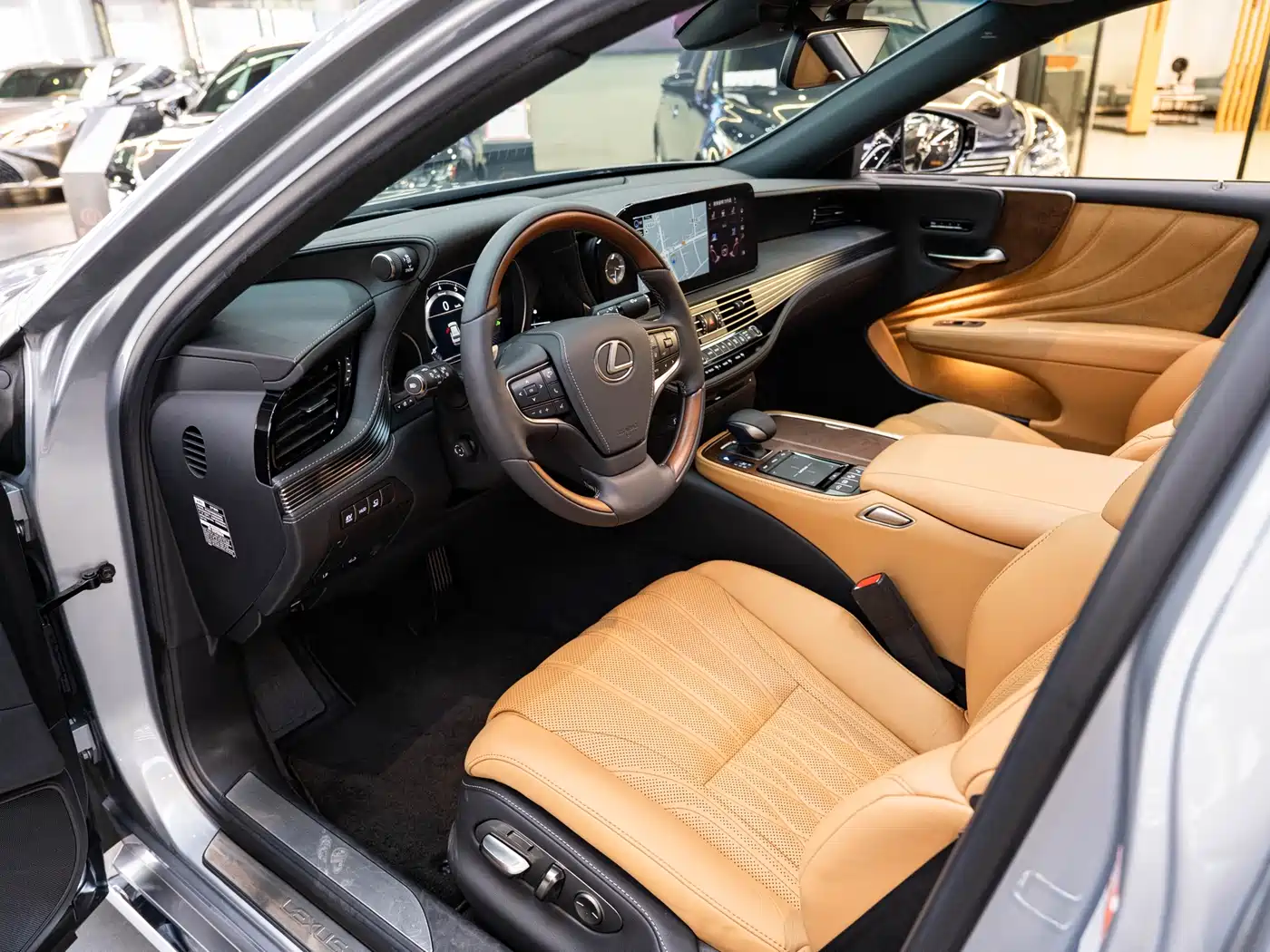 Lexus LS 2021 500h Premium Edition фото 9