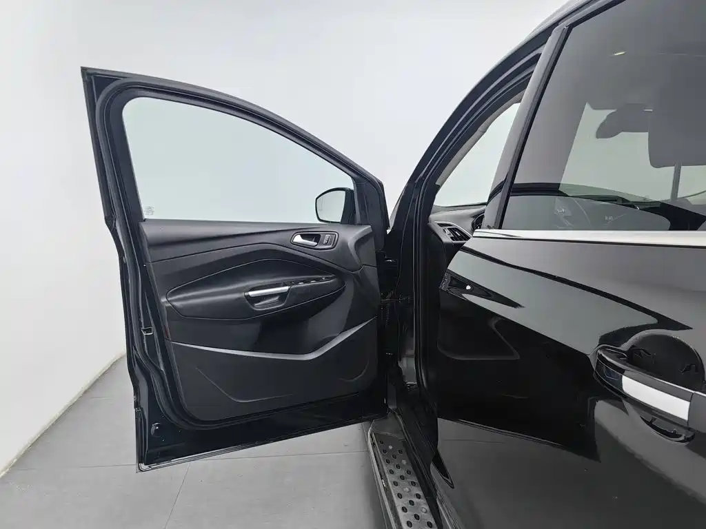 Photo 8 - Ford Kuga