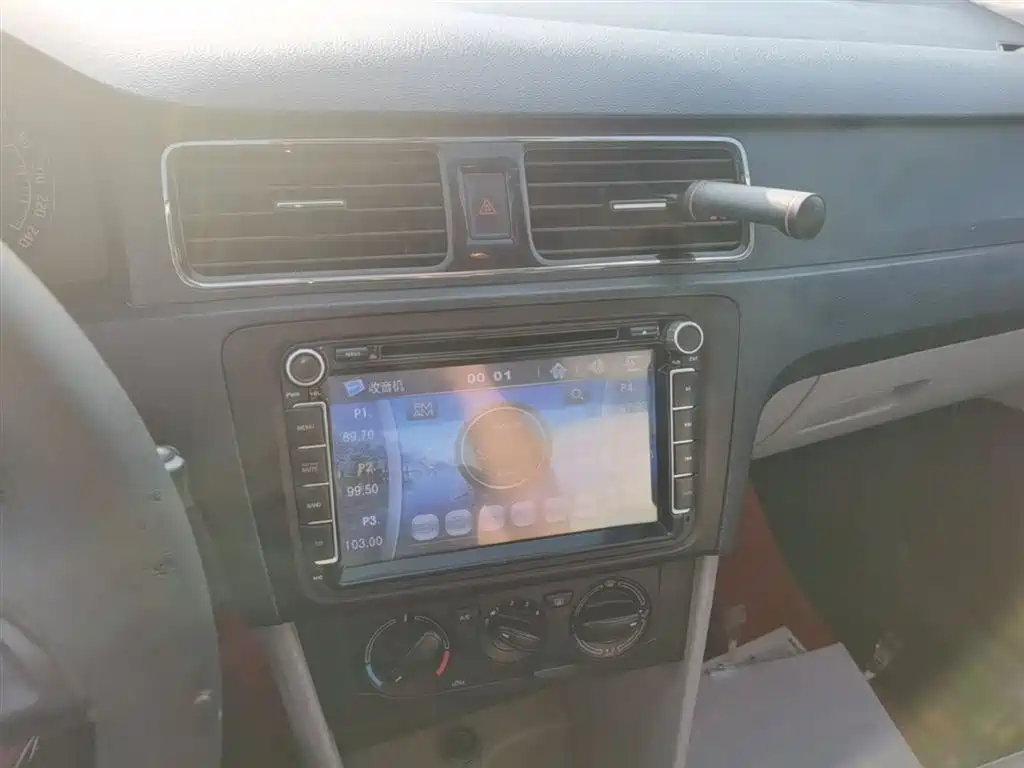 Škoda Rapid 2015 1.6L Automatic Smart Selection фото 13