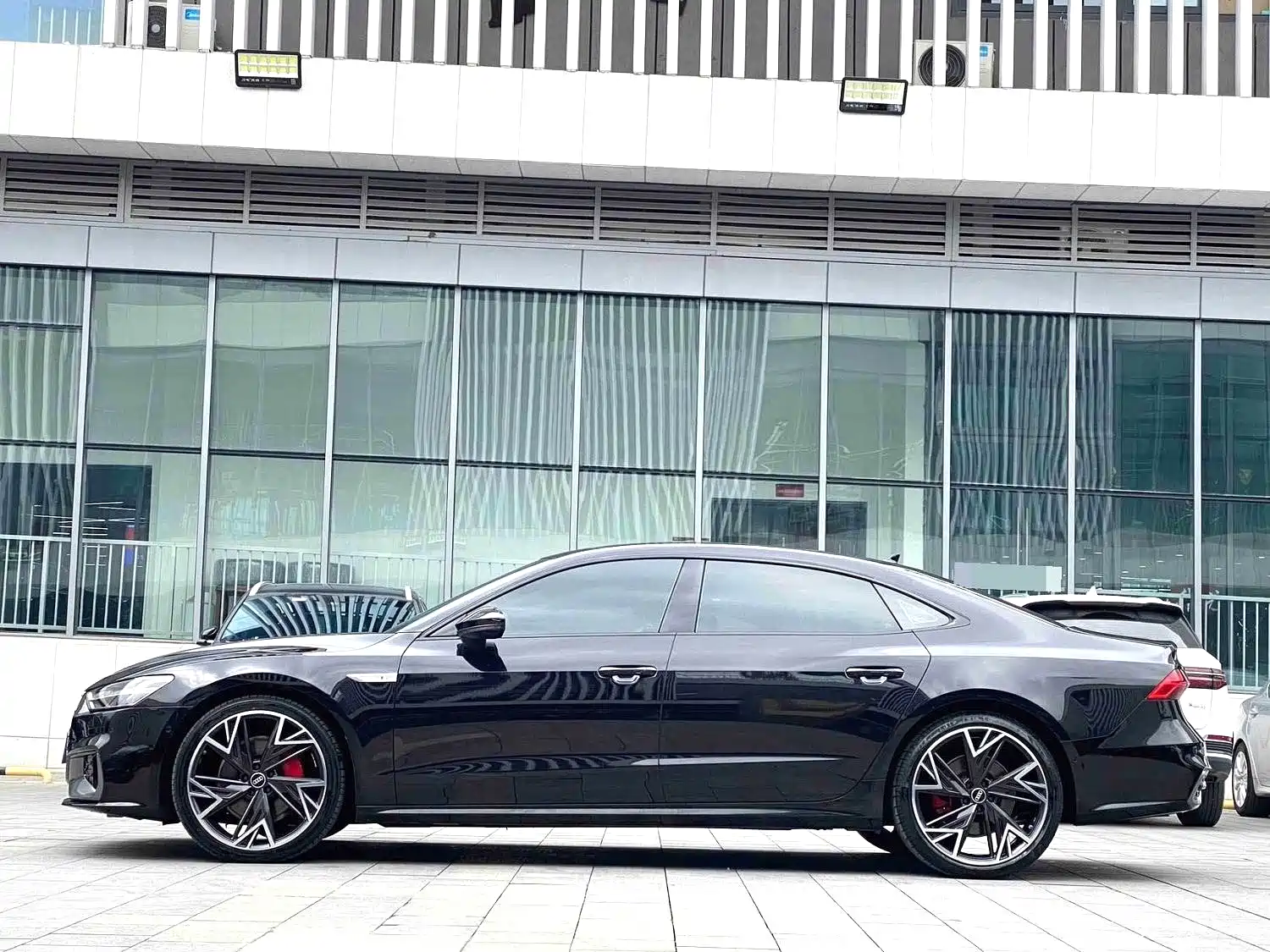 Photo 7 - Audi A7L