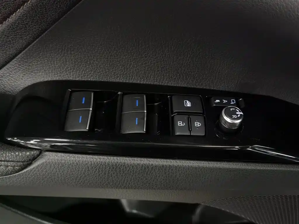 Toyota Camry 2023 2.5G Luxury Edition фото 9