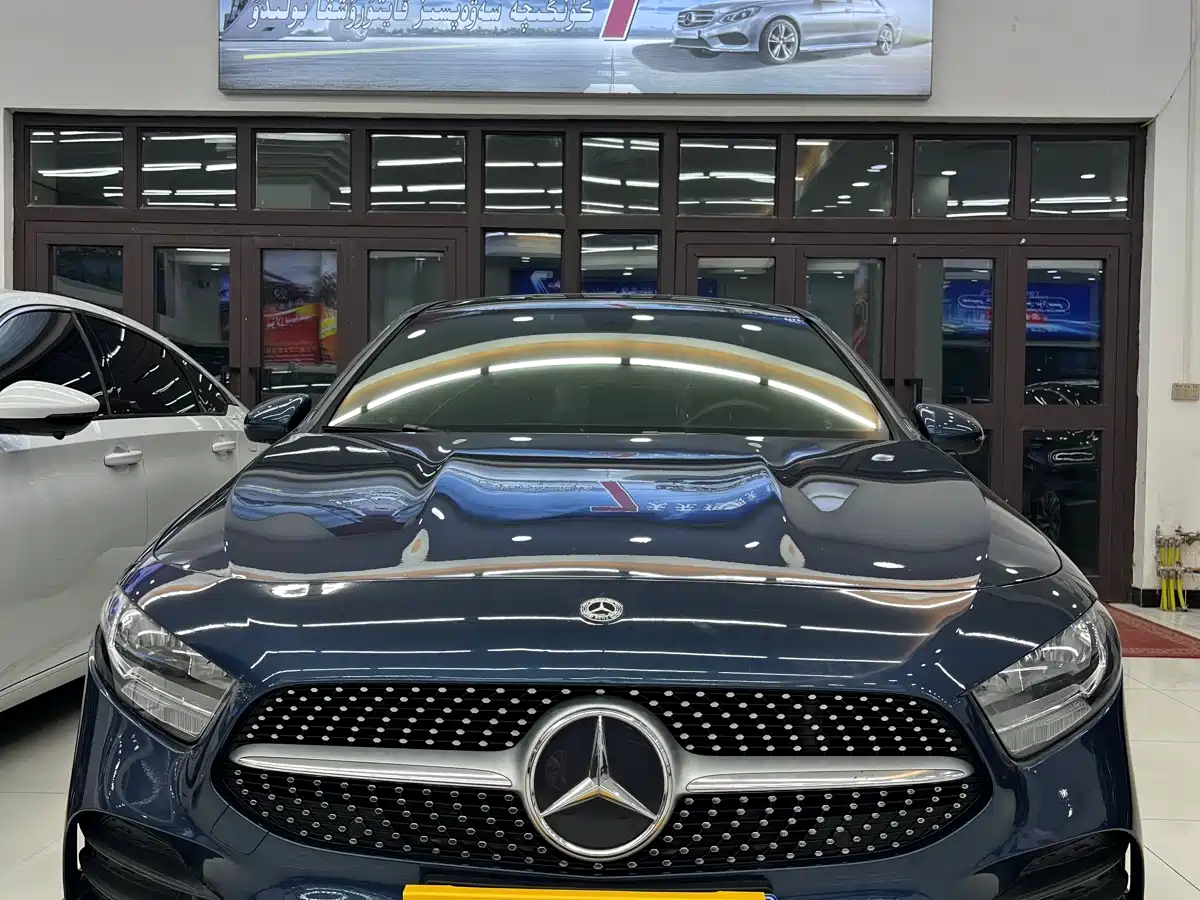 Mercedes-Benz A-Class 2019 A 180 L Sport Sedan фото 2