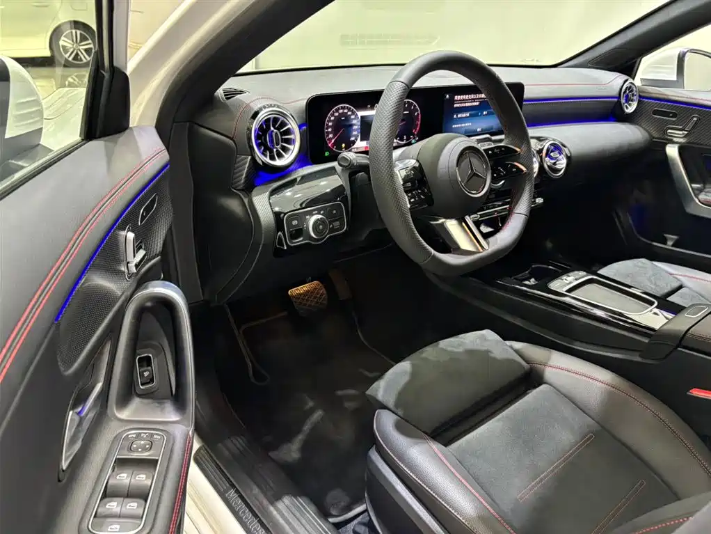 Mercedes-Benz A-Class 2025 A 200 L Fashion Edition фото 15
